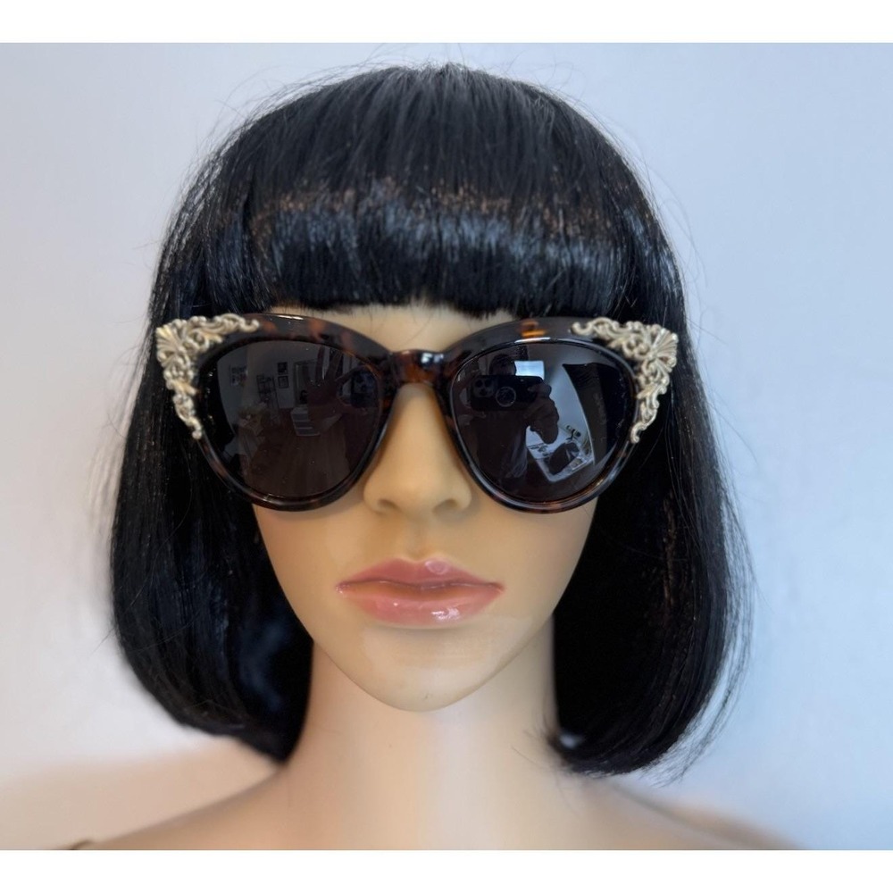 Foster Grant Womens Vintage Tortoise Cat Eye Sunglasses Gold Ornate Trim Retro